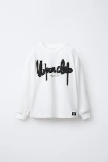 Лонгслив с рельефным текстом