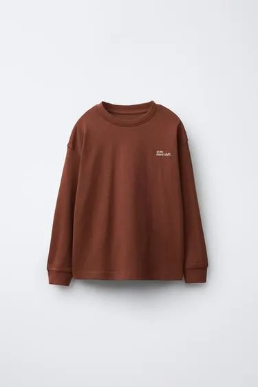 Футболка с вышитой надписью