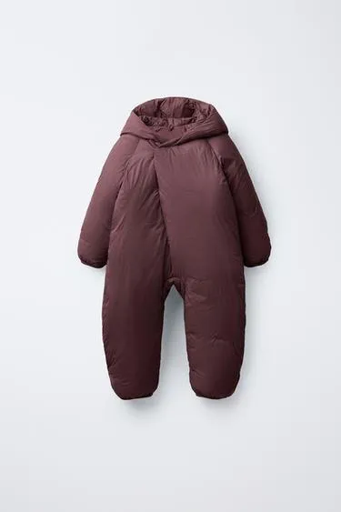 Комбинезон из нейлона с капюшоном