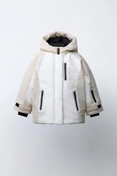 Пуховик с цветными блоками, защищающий от воды и ветра- Заказать в России