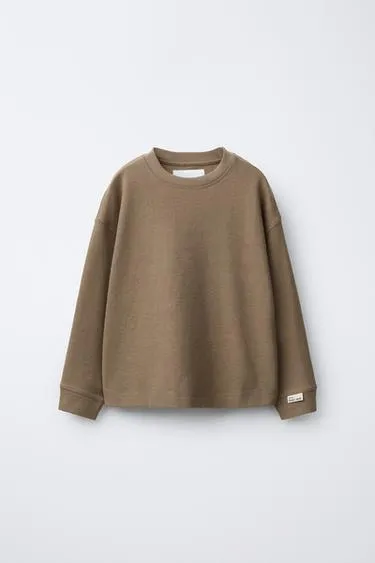 Футболка из рельефной ткани