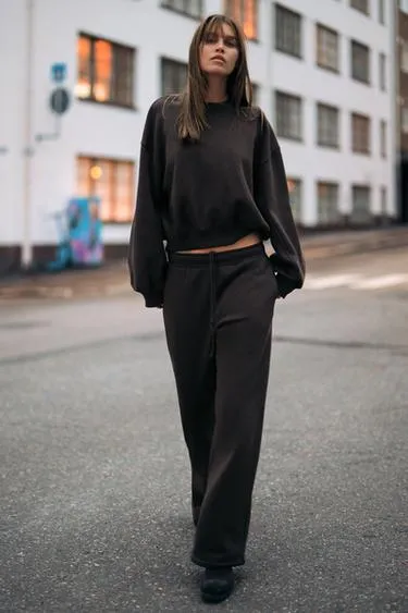 Базовые прямые брюки из футера с регулируемыми манжетами