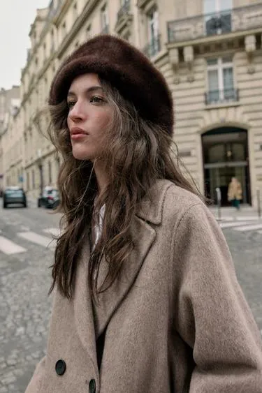 Шапка из искусственного меха с подкладкой из нейлона- Заказать в России