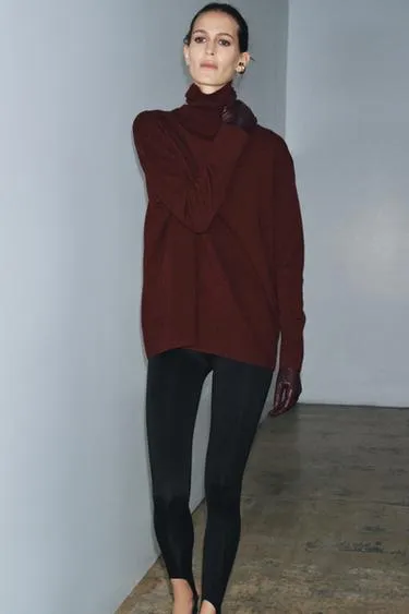 Свитер оверсайз из 100% шерсти с высоким воротником