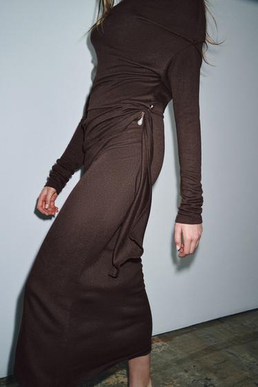 Zara Платье с мягкими складками и брошью