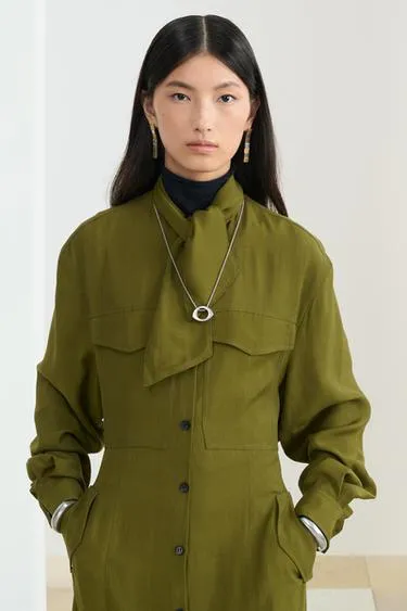 Овальное ожерелье из металлической цепочки