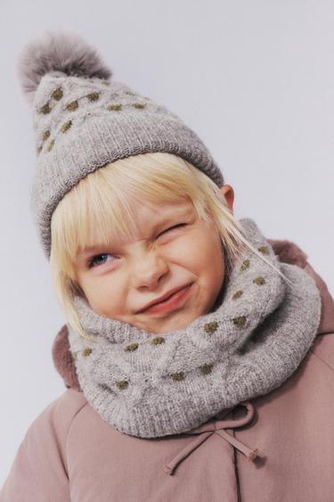 Zara Трикотажная шапка в горошек с помпоном