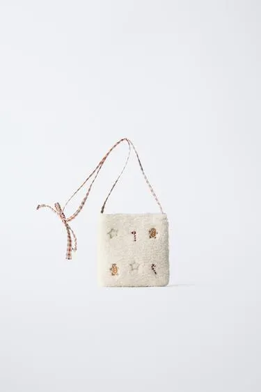 Сумка из искусственной овчины с новогодней вышивкой