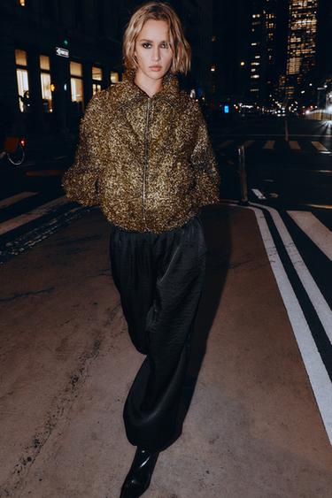 Zara Бомбер с металлизированной нитью