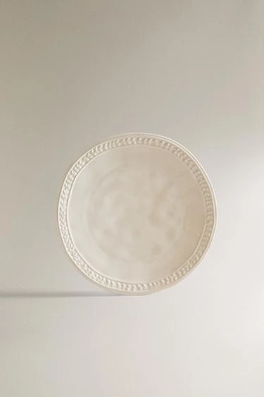 STONEWARE DESSERT PLATE WITH RAISED DESIGN