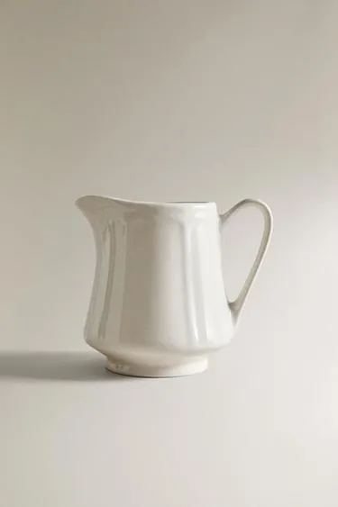 Кувшин из фарфора с рельефным узором- Заказать в России