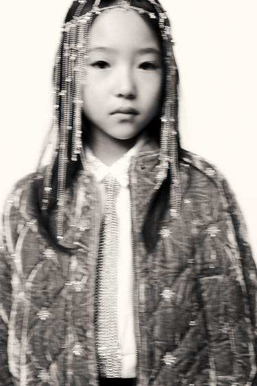 Zara Велветовый бомбер с украшениями купить с доставкой.