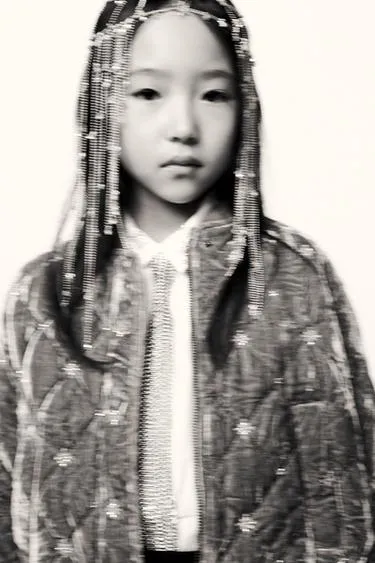 Велветовый бомбер с украшениями