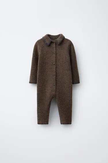 Свитер-комбинезон из вязаного полотна с контрастными деталями