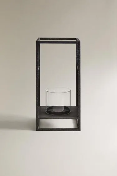 Чёрный металлический фонарь