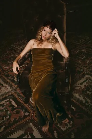 Длинное бархатное платье со сборками- Заказать в России