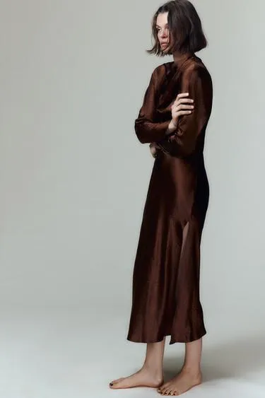 Платье миди с эффектом мятой ткани и складками