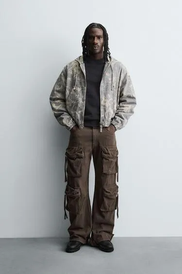 Джинсовая куртка с абстрактным принтом- Заказать в России