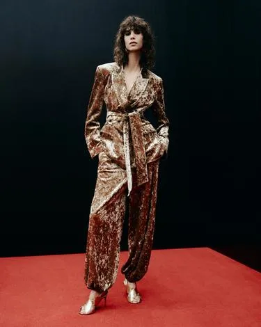 Ламинированные босоножки на каблуке- Заказать в России