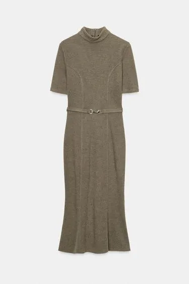 Платье из мягкой ткани с ремнем