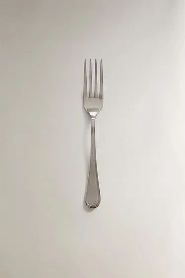 Блестящий стальной сервировочный вилы