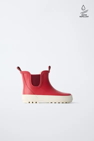 Ботинки с эластичными деталями