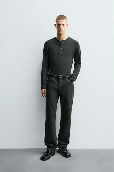 Футболка RELAXED FIT с воротником на пуговицах