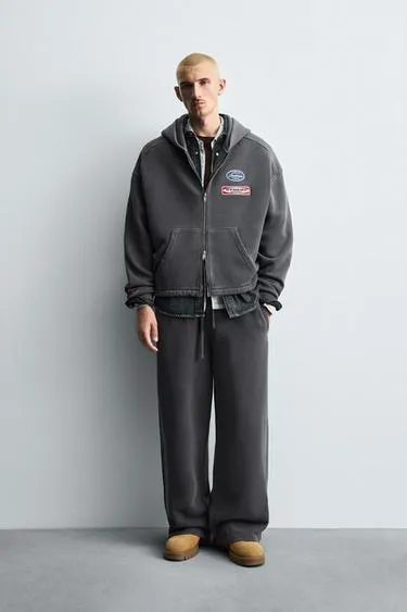 Худи из ткани с эффектом потертости с нашивками