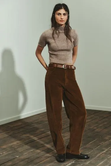 Свитер из мягкого трикотажа с короткими рукавами