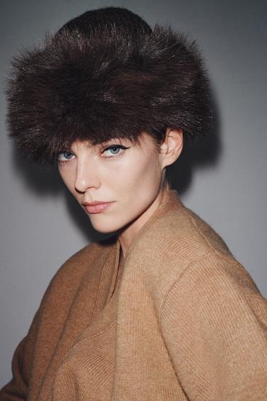 Zara Шапка бини с искусственным мехом