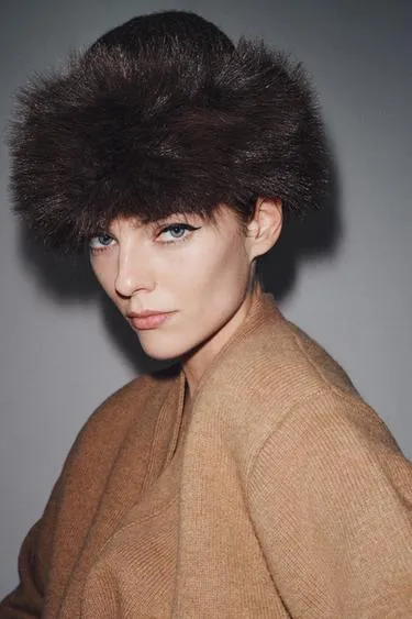 Шапка бини с искусственным мехом