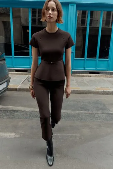 Трикотажный топ с баской и поясом- Заказать в России