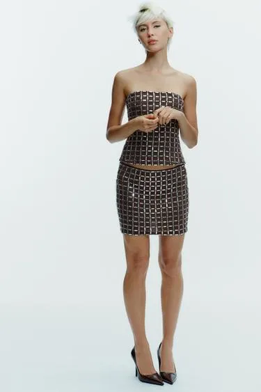 Топ из сетки с блестками и открытыми плечами