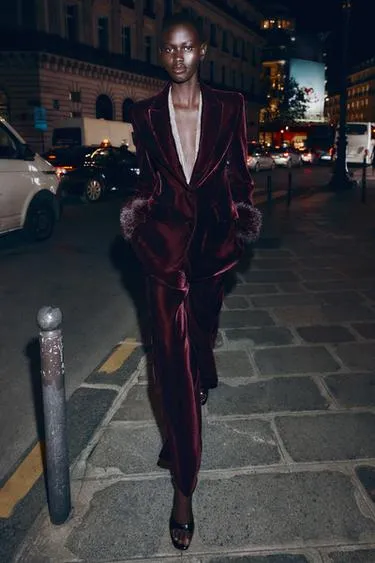 Блейзер из бархата с манжетами из искусственного меха- Заказать в России