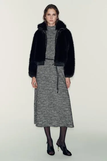 Фактурное платье с поясом- Заказать в России