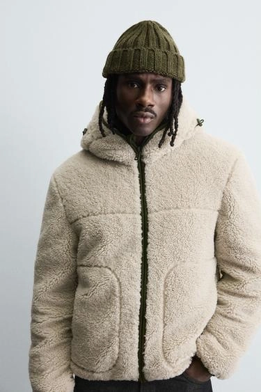 Шапка с рельефным узором- Заказать в России