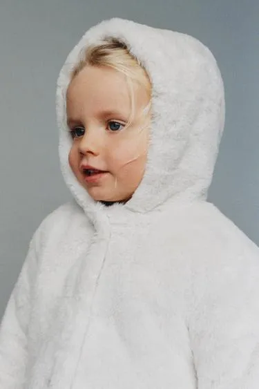 Куртка с капюшоном из искусственного меха