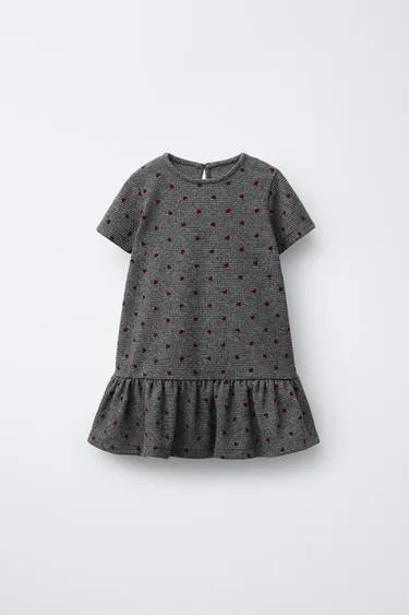 Платье из ткани «гусиная лапка» с рельефными сердечками- Заказать в России