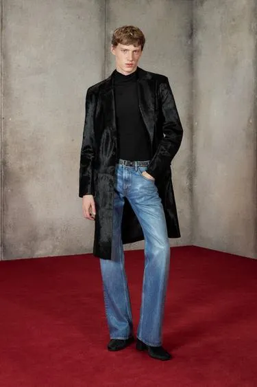 Джинсы со свободным кроем LUDOVIC DE SAINT SERNIN X ZARA из воскованного хлопка