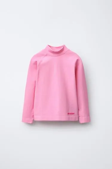 Термофутболка в рубчик с рельефной надписью