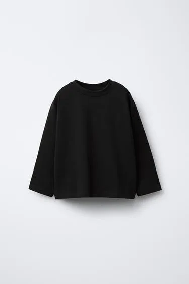 Футболка из плотной ткани с вышивкой