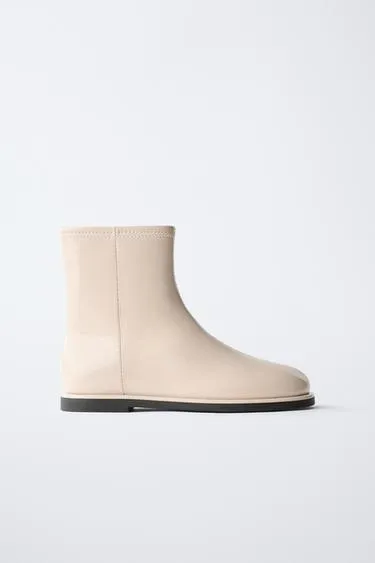 Лакированные ботильоны цвета экрю