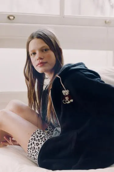 Толстовка на молнии с вышивкой «медведь»