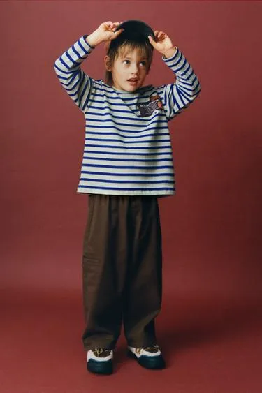 Лонгслив в полоску с нашивкой