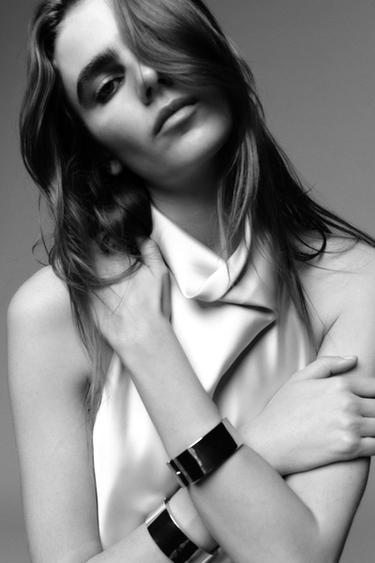 Zara Набор из двух жестких металлических браслетов