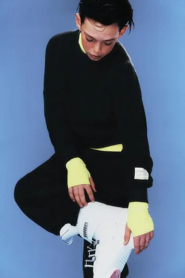 Комплект из толстовки и брюк WIDE LEG с нашивкой и текстурой