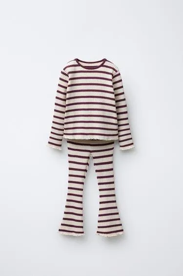 Комплект из футболки и расклешенных легинсов в рубчик в полоску- Заказать в России