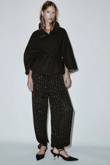 Короткое пальто-накидка с поясом из шерсти- Заказать в России