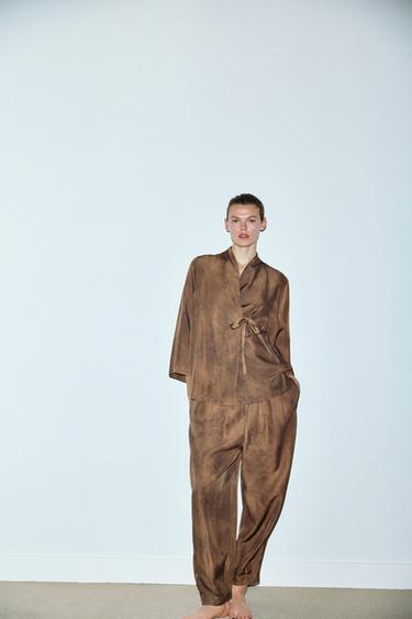 Zara Рубашка с запахом и принтом