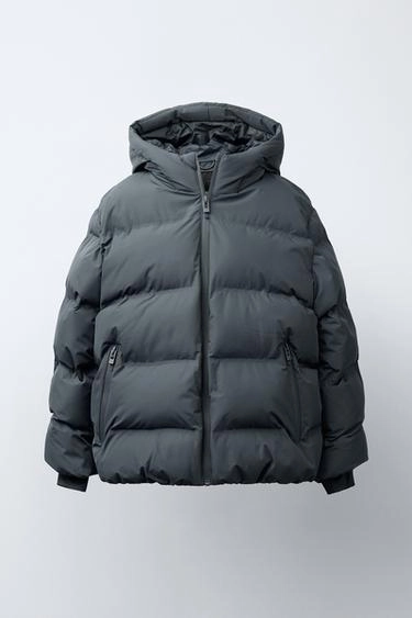 Стеганое пальто с марлевым наполнителем и этикеткой